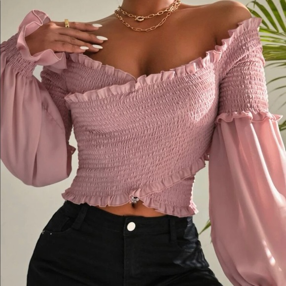 Off Shoulder Shirred Flounce Sleeve Frill Trim Crop
Chiffon Blouse - Picture 3 of 7